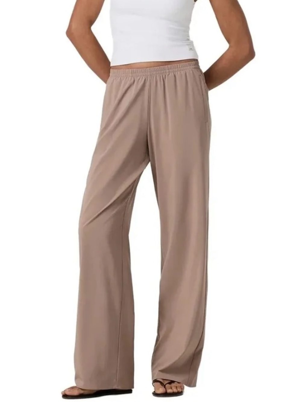 Vuori Villa everyday wide leg pants in Sorrel Brown